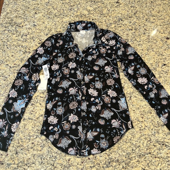 NWT Wilfred Aritzia Button Down Top - Picture 3 of 9